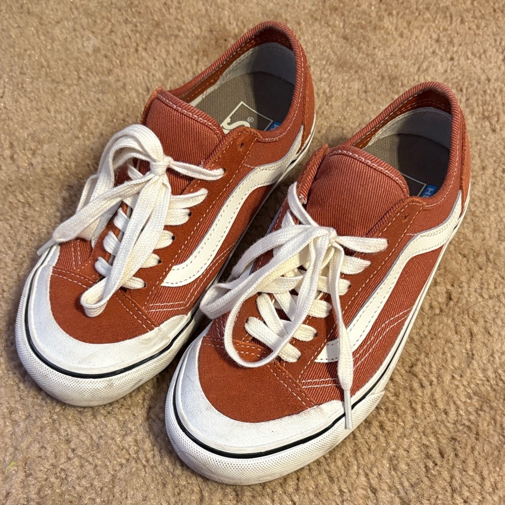 Vans ultracush Women's Sneakers in Rust and White